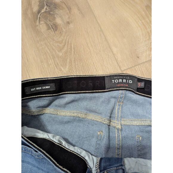 14R Torrid Sky High Skinny Jeans EUC! - Picture 8 of 9